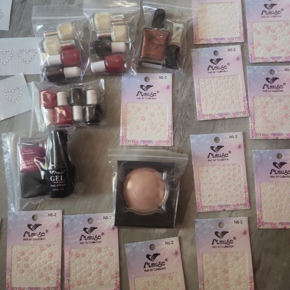 Lot makeup - Picture 4 of 8